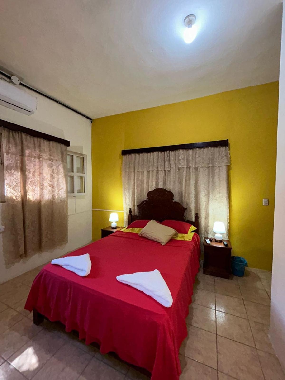 Casa Maya Itza Flores Eksteriør billede