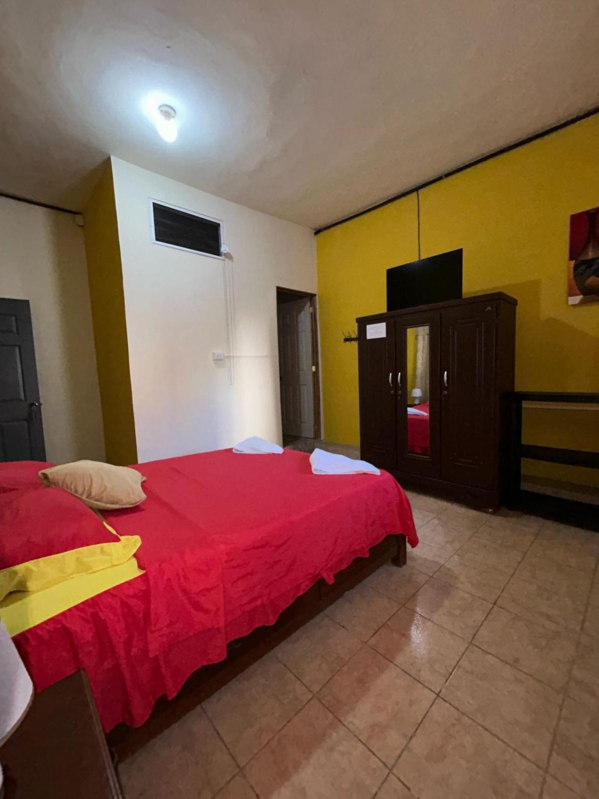 Casa Maya Itza Flores Eksteriør billede