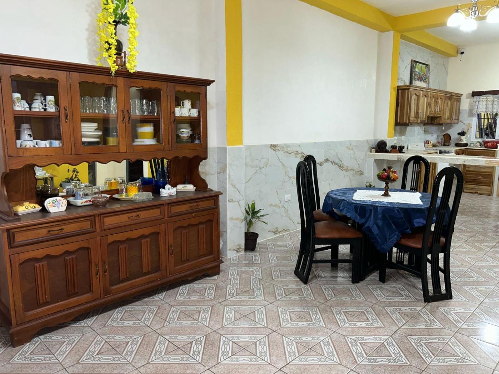 Casa Maya Itza Flores Eksteriør billede