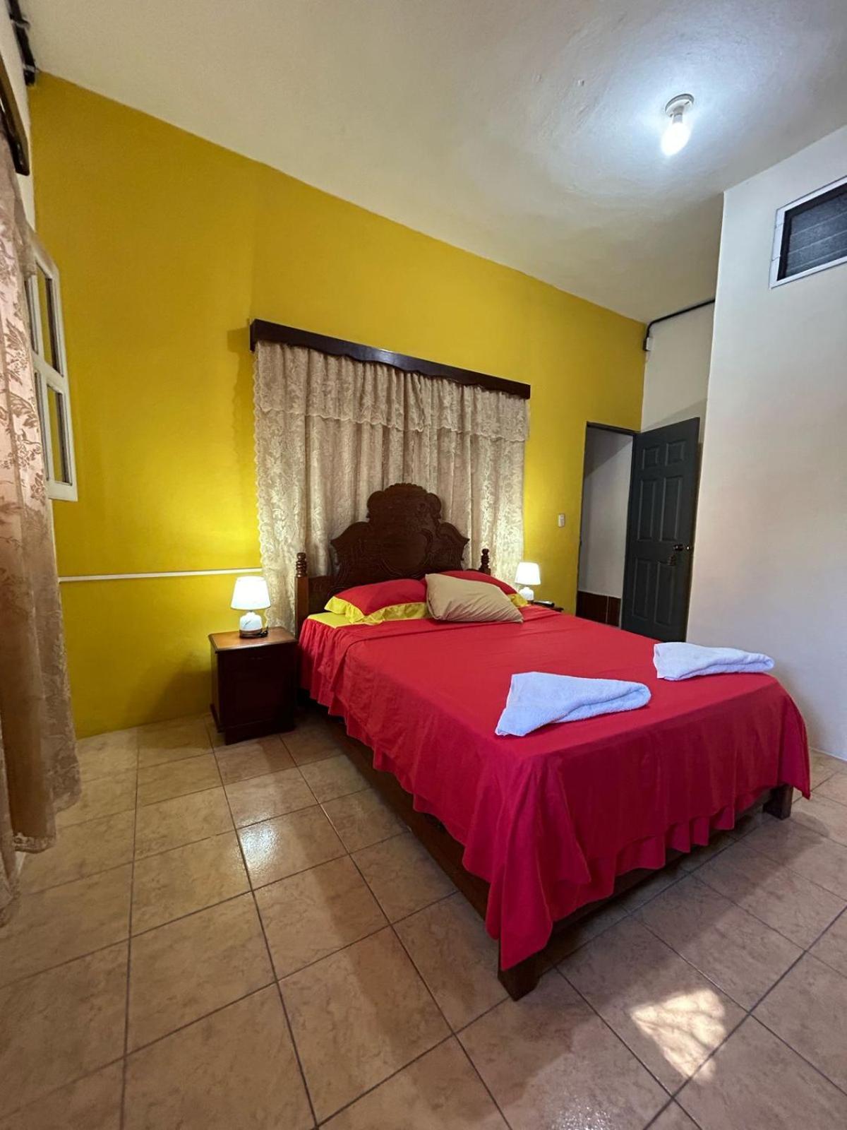 Casa Maya Itza Flores Eksteriør billede