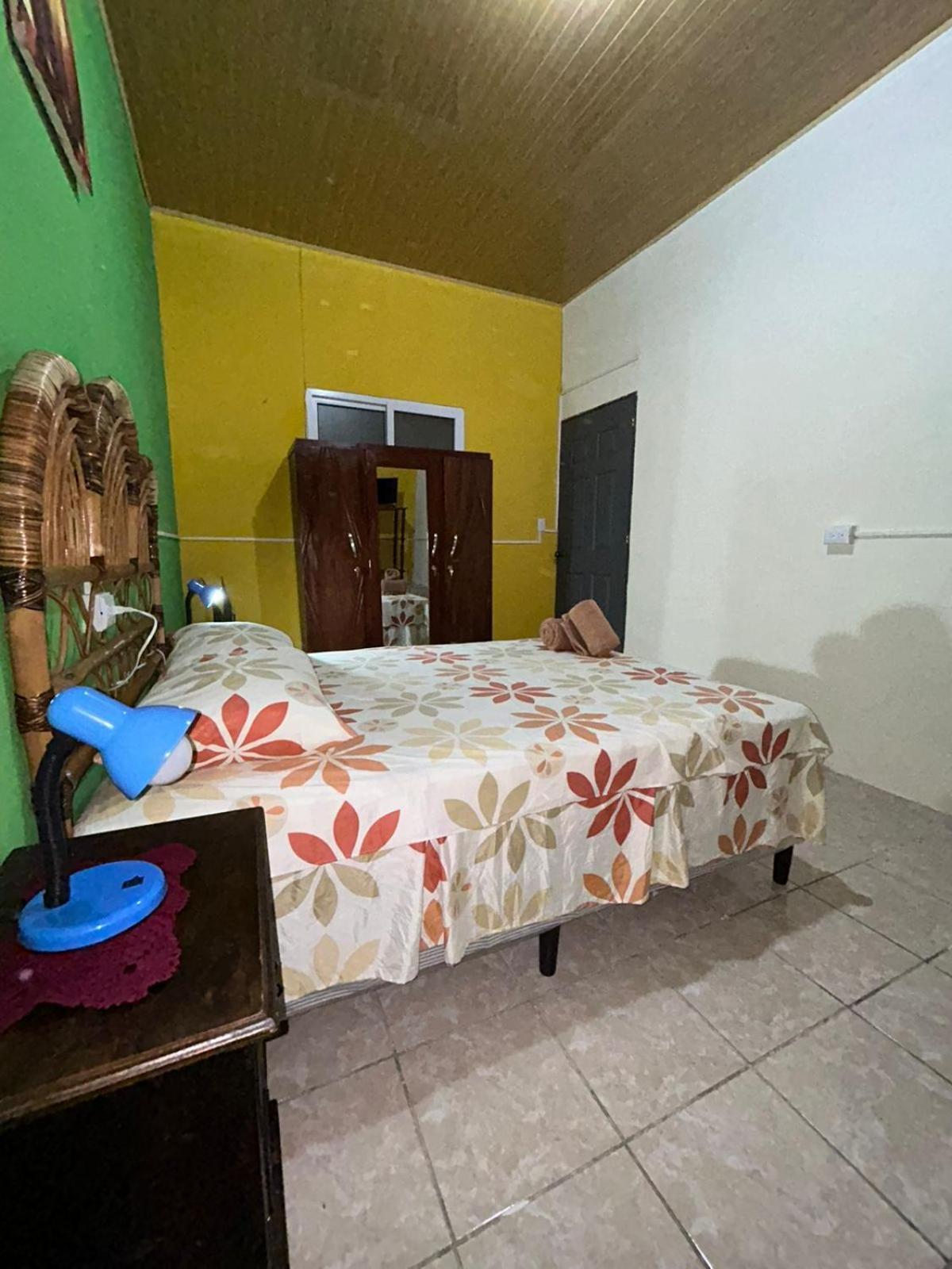 Casa Maya Itza Flores Eksteriør billede