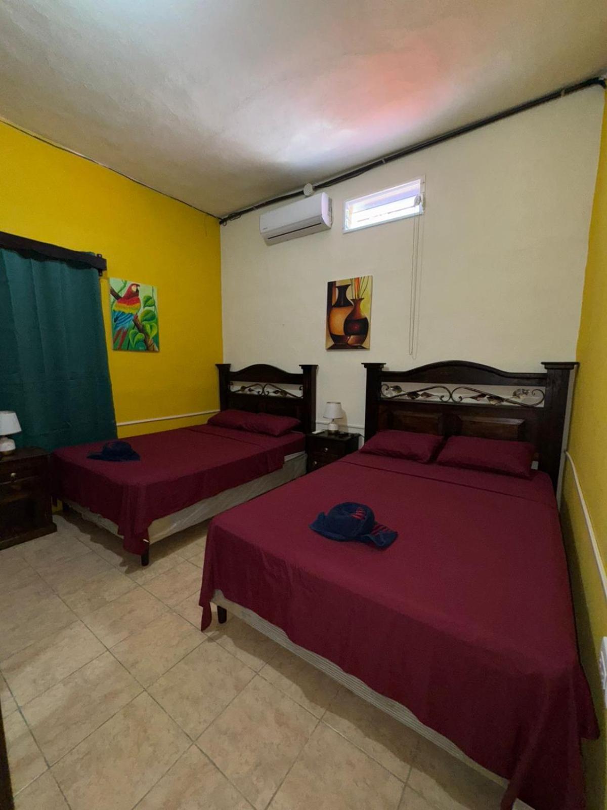 Casa Maya Itza Flores Eksteriør billede