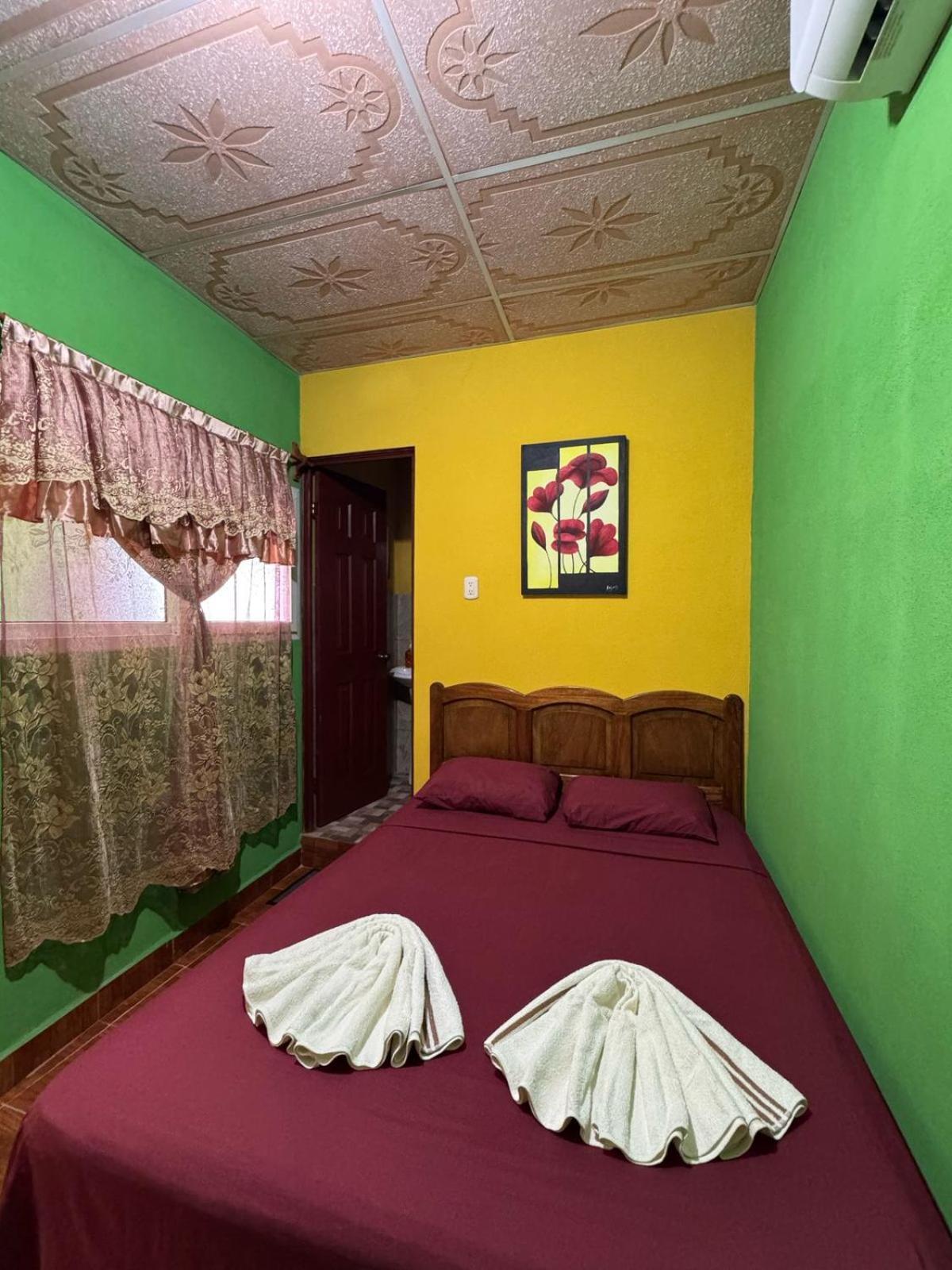 Casa Maya Itza Flores Eksteriør billede
