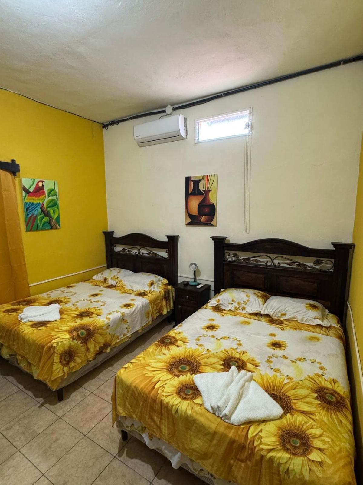 Casa Maya Itza Flores Eksteriør billede