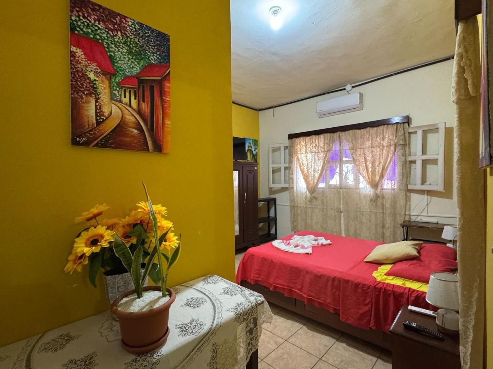 Casa Maya Itza Flores Eksteriør billede