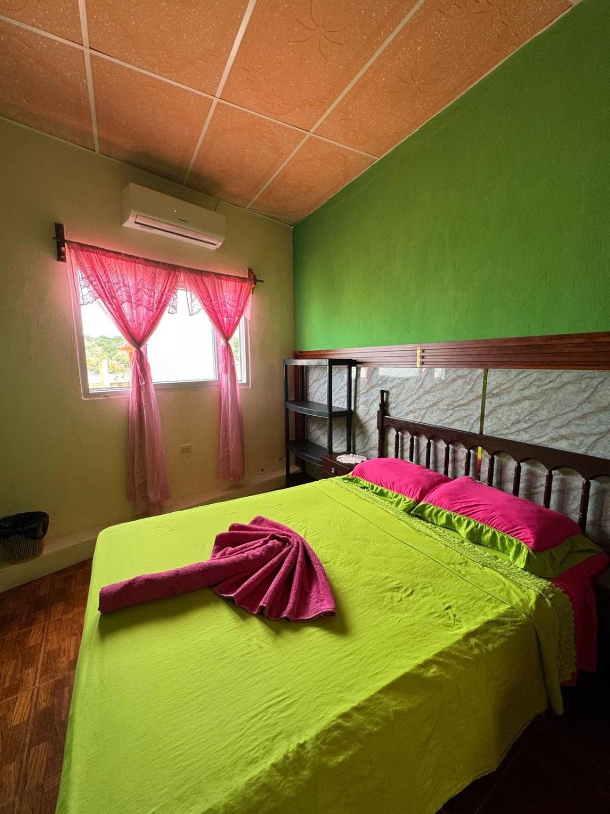 Casa Maya Itza Flores Eksteriør billede