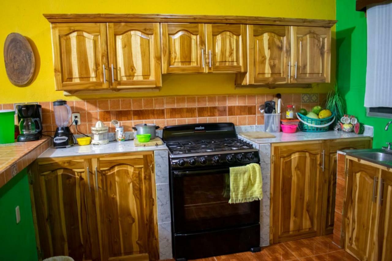 Casa Maya Itza Flores Eksteriør billede
